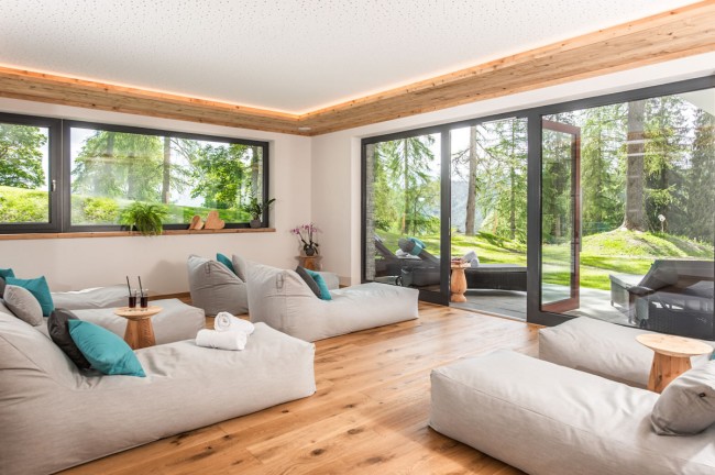 Ruheraum mit Holzboden