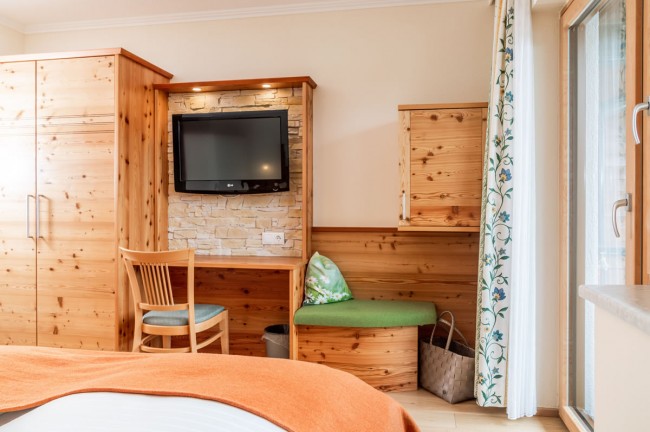 Schreibtisch im Hotelzimmer