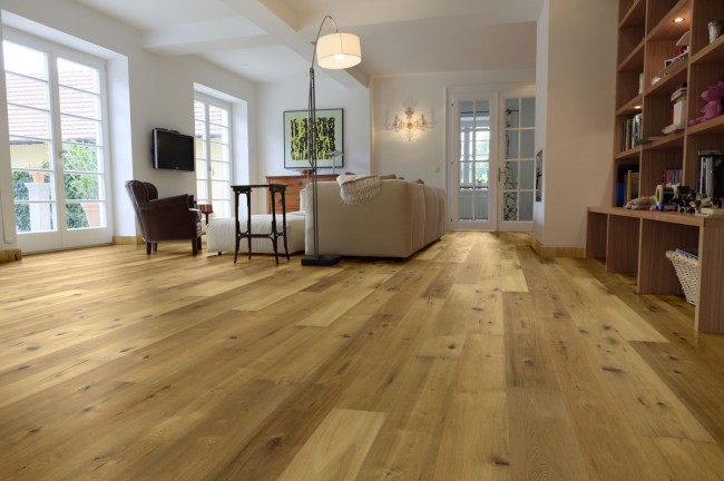 Queen Eiche astig gebürstet - Tischlerei In-Holz in Schladming