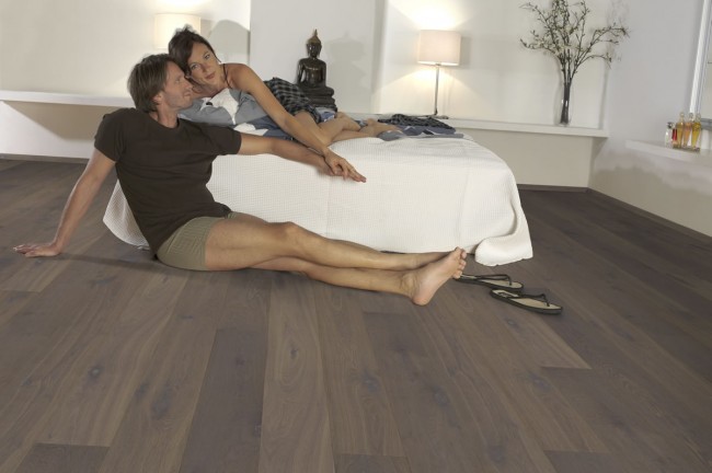 Queen Eiche astig geräuchert weiss gebürstet - Tischlerei In-Holz